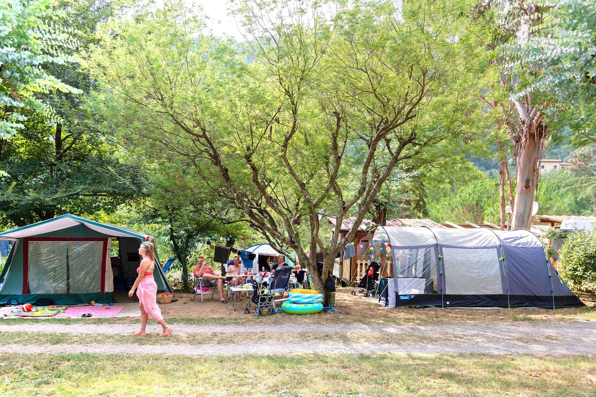 Tienda de campaña (No bed provided, bring your own tent) | 2 habitaciones, cortinas blackout y ropa de cama