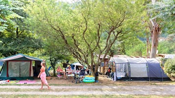 Piazzola (Spazio per tenda, auto o caravan) | 2 camere, tende oscuranti, lenzuola