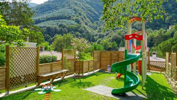 Area giochi per bambini (all'aperto)