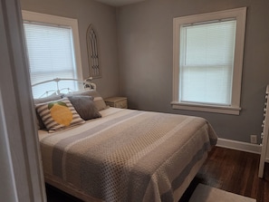 2 bedrooms, desk, iron/ironing board, free WiFi