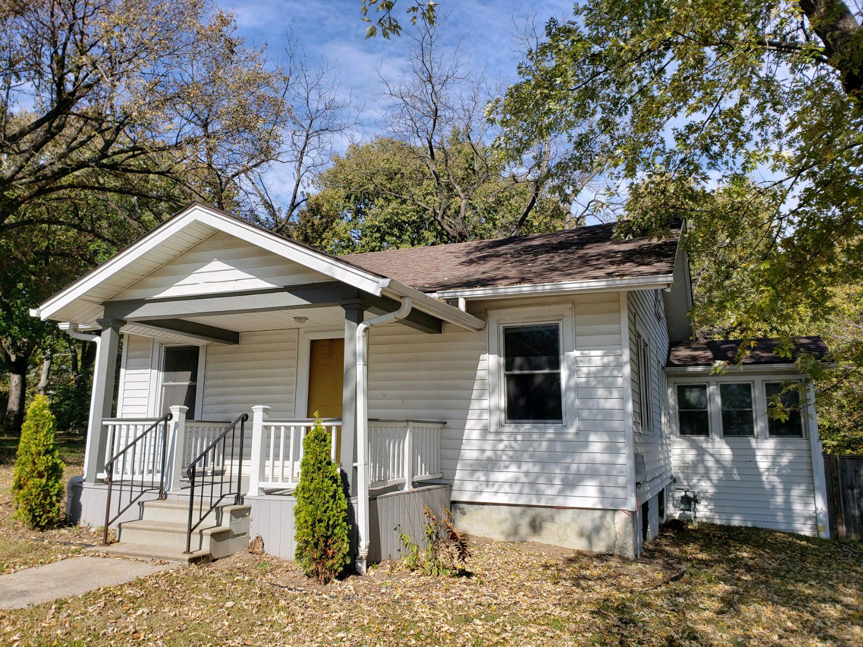 Cozy Bungalow w/ Fenced Yard & Office-video tour-3rd picture