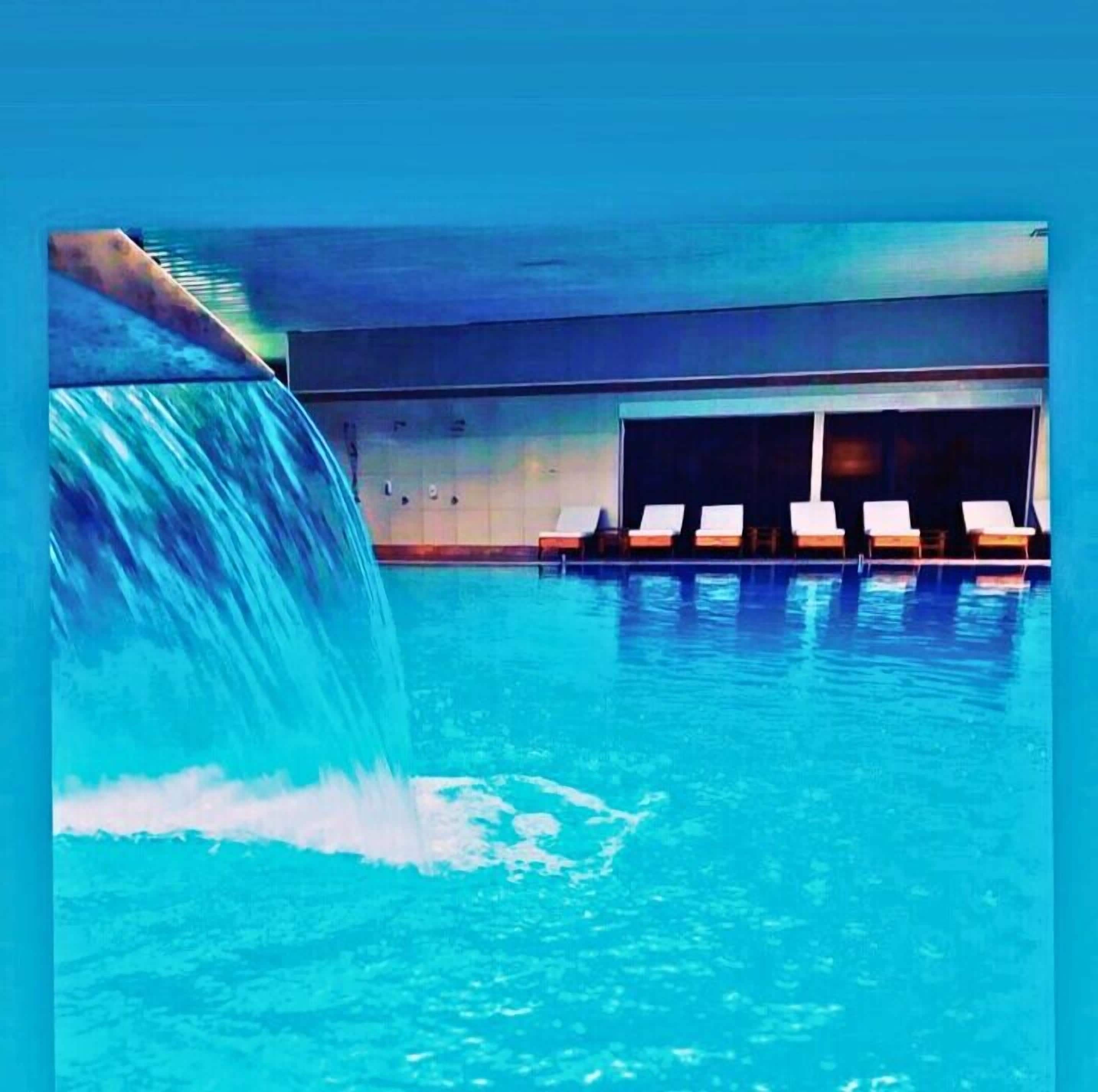 7 piscines cobertes, piscina a l&#x27;aire lliure de temporada i gandules 