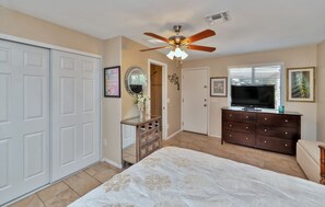 4 slaapkamers, een kluis op de kamer, een strijkplank/strijkijzer