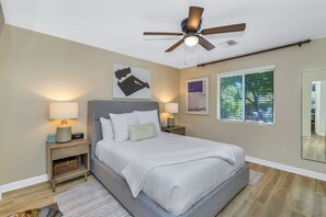 4 bedrooms, in-room safe, iron/ironing board, free WiFi - 
	4 Bedroom 3 Bathroom Garden Oasis with Fireplace, Casita, and Chief’s Kitchen (Phoenix)