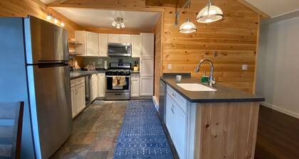 Newly Renovated AC 4 ACRES 3000sqft home with Full Game Room