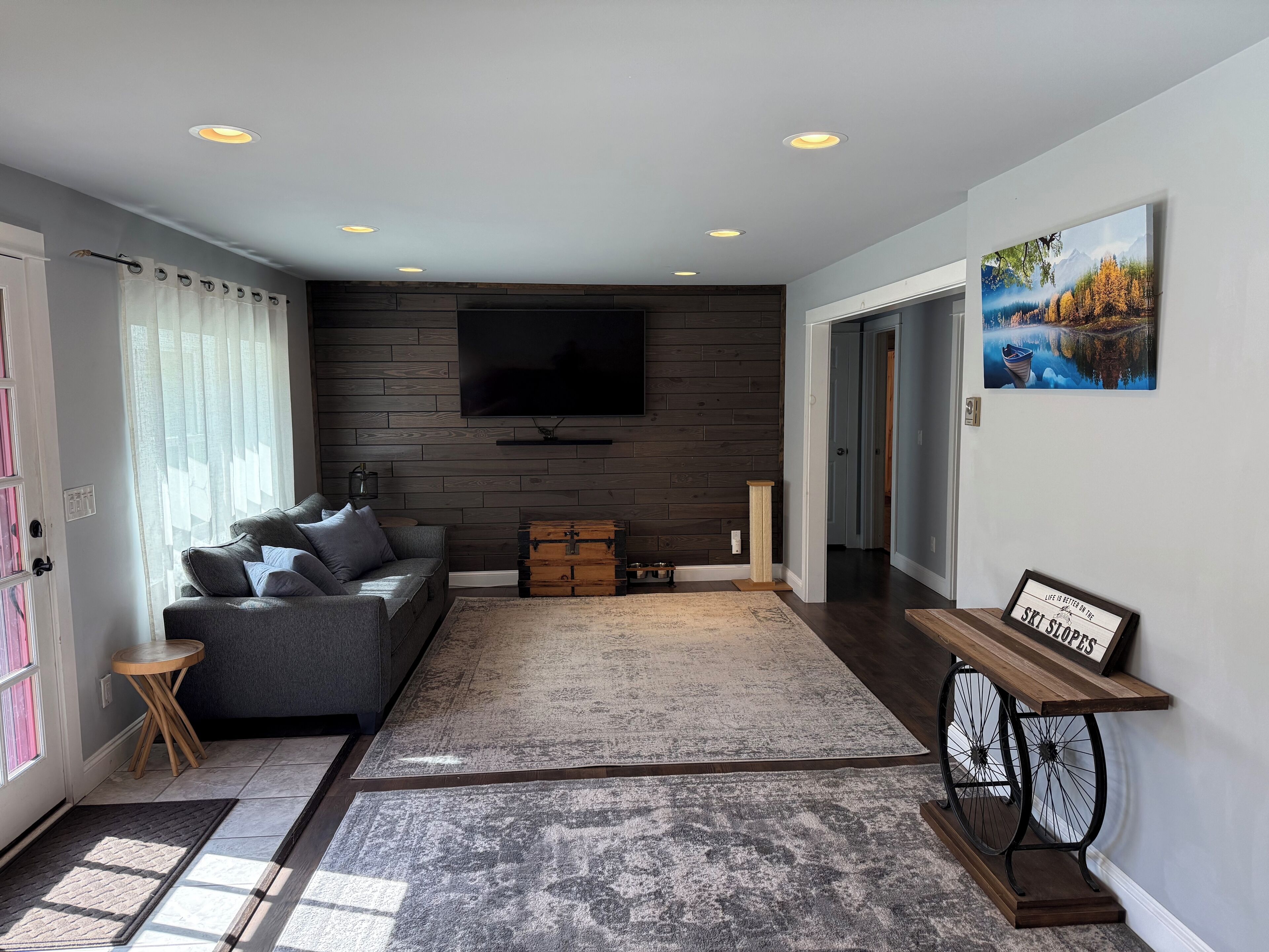 智能电视、壁炉、电子游戏、桌上足球