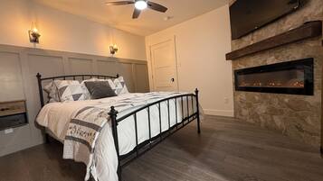 Tabla de planchar con plancha, wifi y ropa de cama