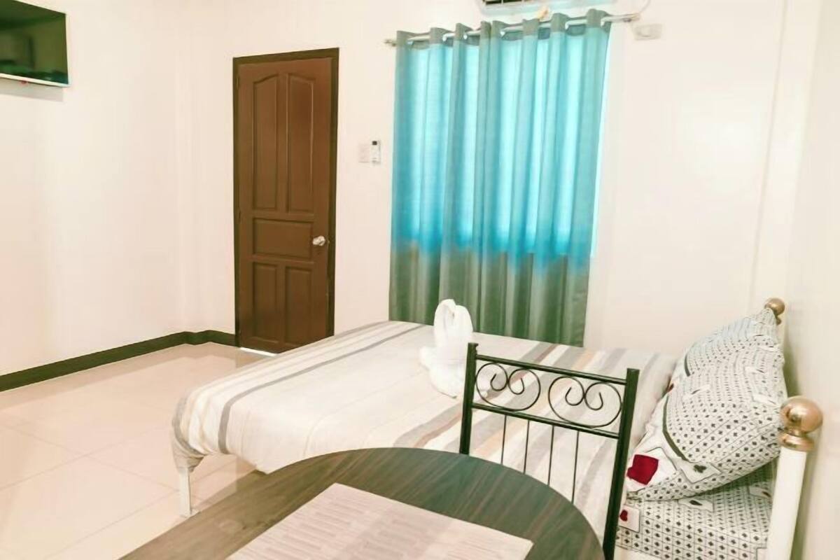 Desk, iron/ironing board, free WiFi, bed sheets
