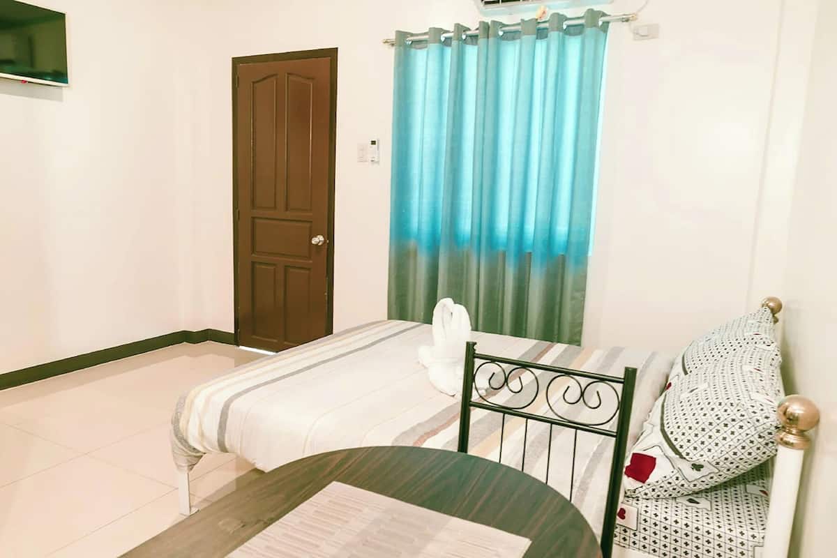 Desk, iron/ironing board (on request), WiFi (free), bed sheets