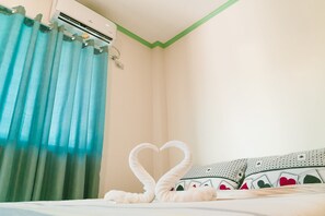 Deluxe tweepersoonskamer | Een bureau, een strijkplank/strijkijzer, gratis wifi, beddengoed