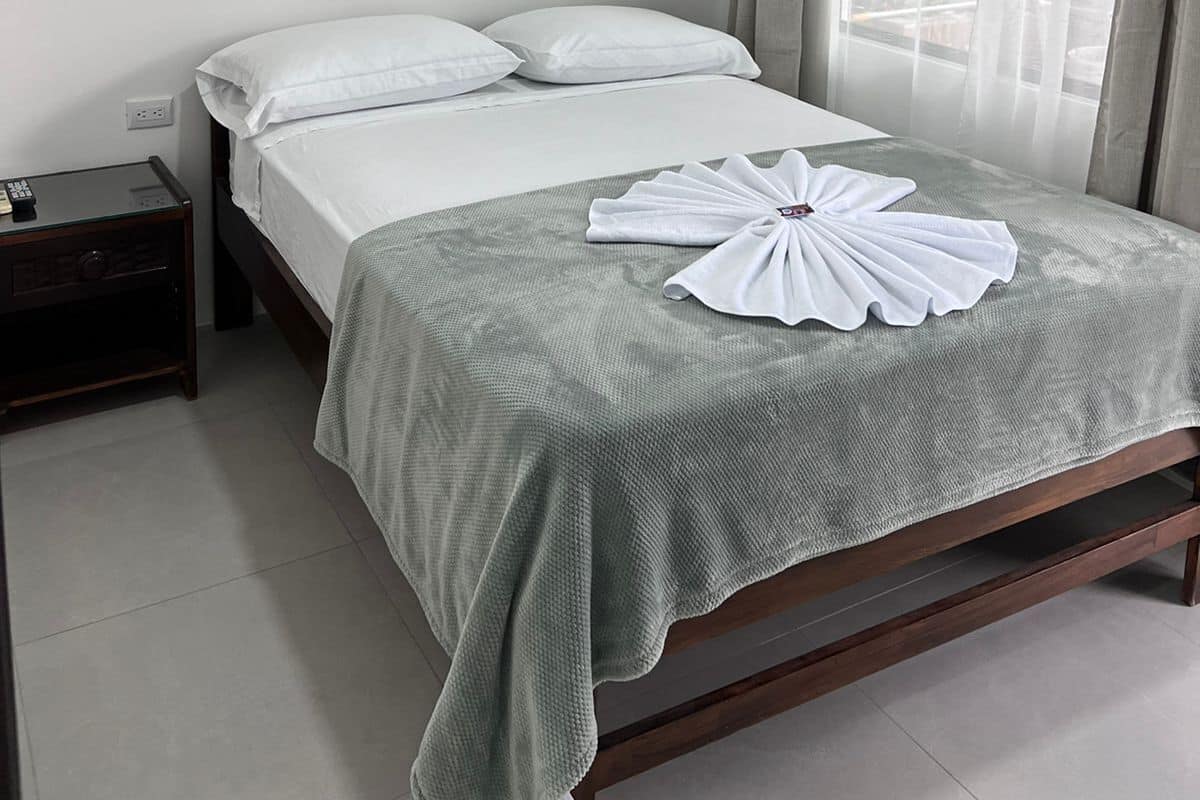 Kamar Double Comfort | Meja kerja, Wi-Fi gratis, dan seprai linen