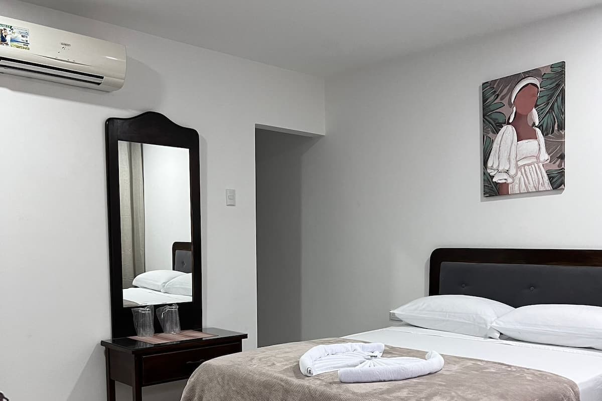 Kamar Double Comfort | Meja kerja, Wi-Fi gratis, dan seprai linen