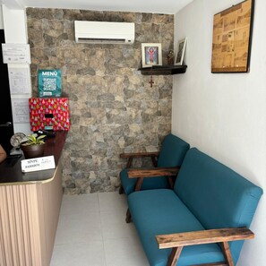 Reception - Hotel Naralit (Tilaran)