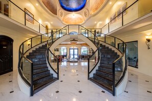 Interior - An Ultra-Luxurious Resort Style Ocean View Villa. Optional Yacht, Fully Staffed! (Discovery Bay)