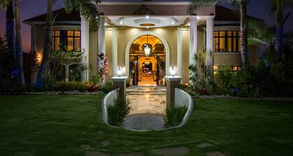 An Ultra-Luxurious Resort Style Ocean View Villa. Optional Yacht, Fully Staffed!