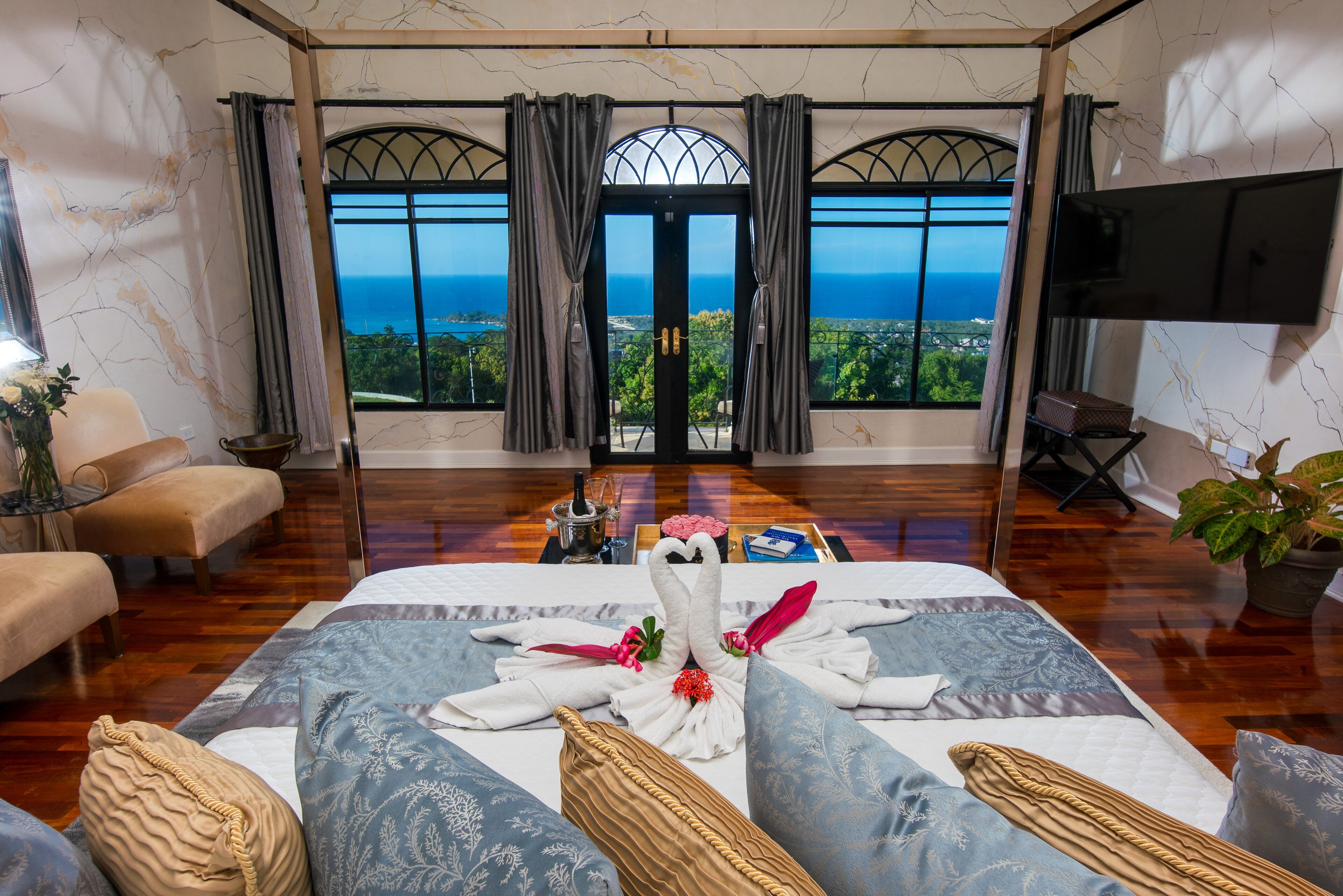 5 bedrooms, in-room safe, desk, iron/ironing board