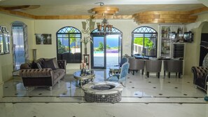 Interior - An Ultra-Luxurious Resort Style Ocean View Villa. Optional Yacht, Fully Staffed! (Discovery Bay)