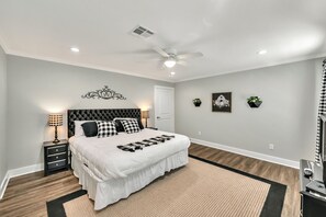 4 chambres, fer et planche à repasser, lit parapluie, Wi-Fi gratuit