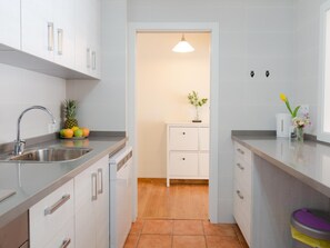 Kühlschrank, Mikrowelle, Ofen, Geschirrspüler