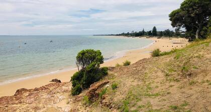 STYLISH ISLAND GETAWAY - BEACHFRONT APARTMENT - COWES - Phillip Island