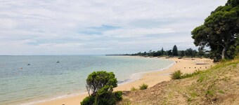 STYLISH ISLAND GETAWAY - BEACHFRONT APARTMENT - COWES - Phillip Island