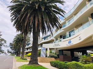 Exterior - STYLISH ISLAND GETAWAY - BEACHFRONT APARTMENT - COWES - Phillip Island (Cowes)