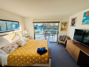 1 bedroom, iron/ironing board, free WiFi, bed sheets - STYLISH ISLAND GETAWAY - BEACHFRONT APARTMENT - COWES - Phillip Island (Cowes)