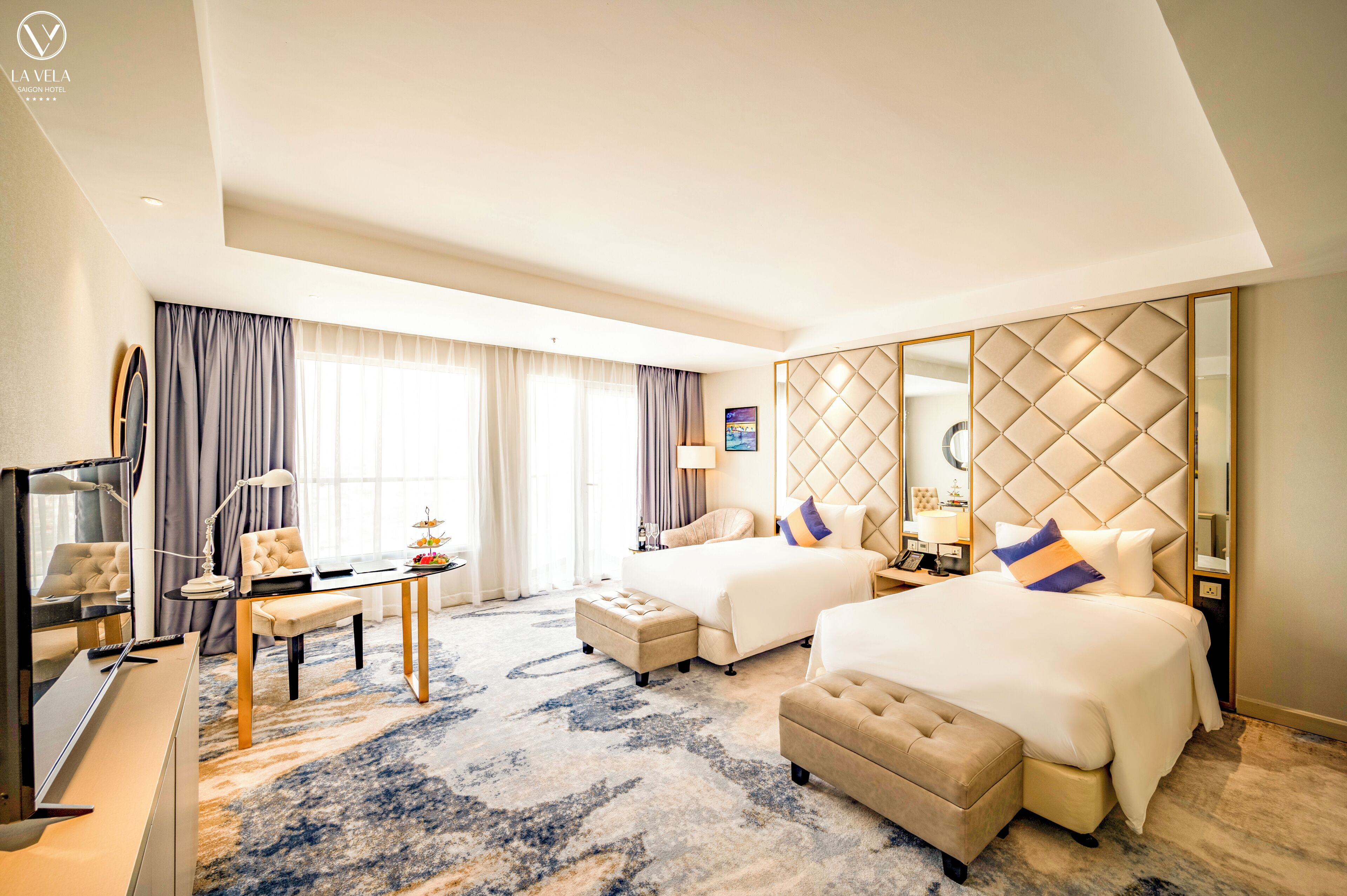 Premier Luxury Twin Room, Balcony City View