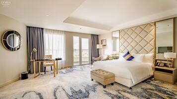 2 makuuhuonetta, minibaari, tallelokero huoneessa, työpöytä