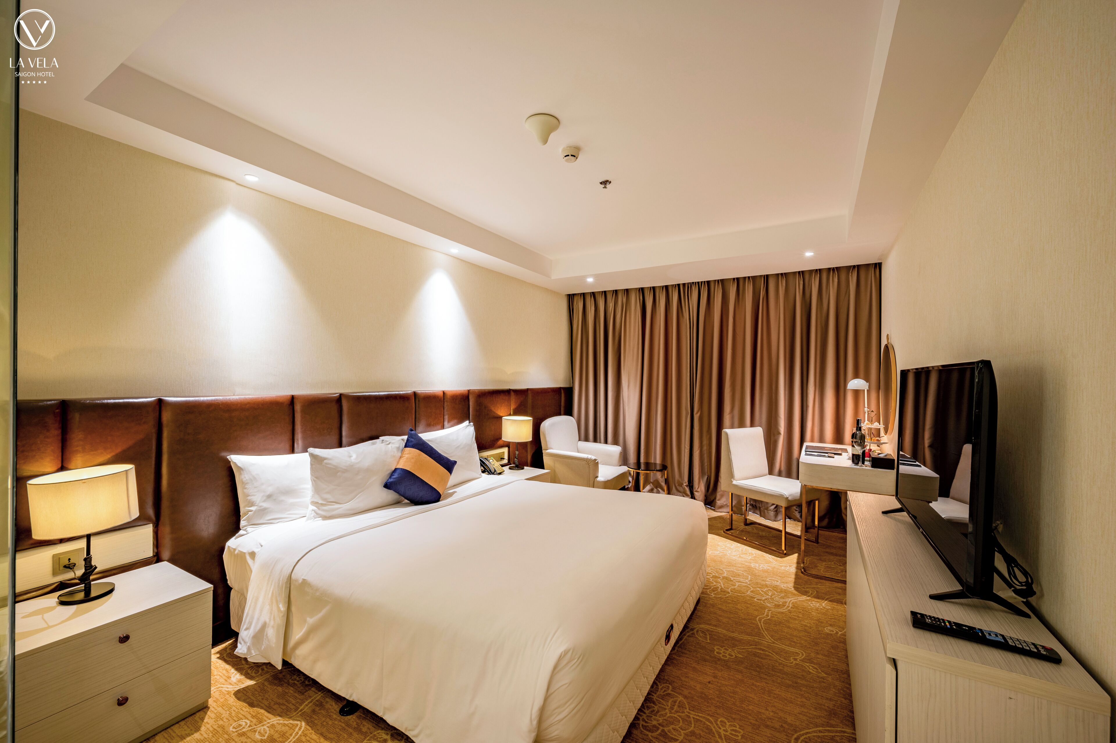 Minibar, in-room safe, desk, blackout curtains