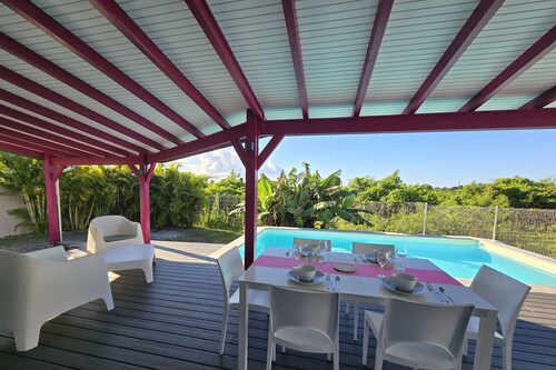 BUNGALOW avec piscine privée à 5 mn de la plage