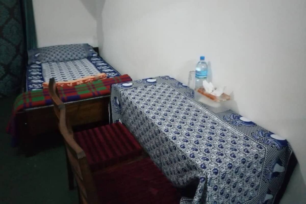 Iron/ironing board, bed sheets, wheelchair access