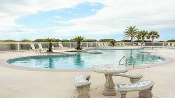 Alberca techada y alberca climatizada