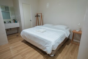 Camera Premier, 1 letto king | Wi-Fi gratuito, lenzuola
