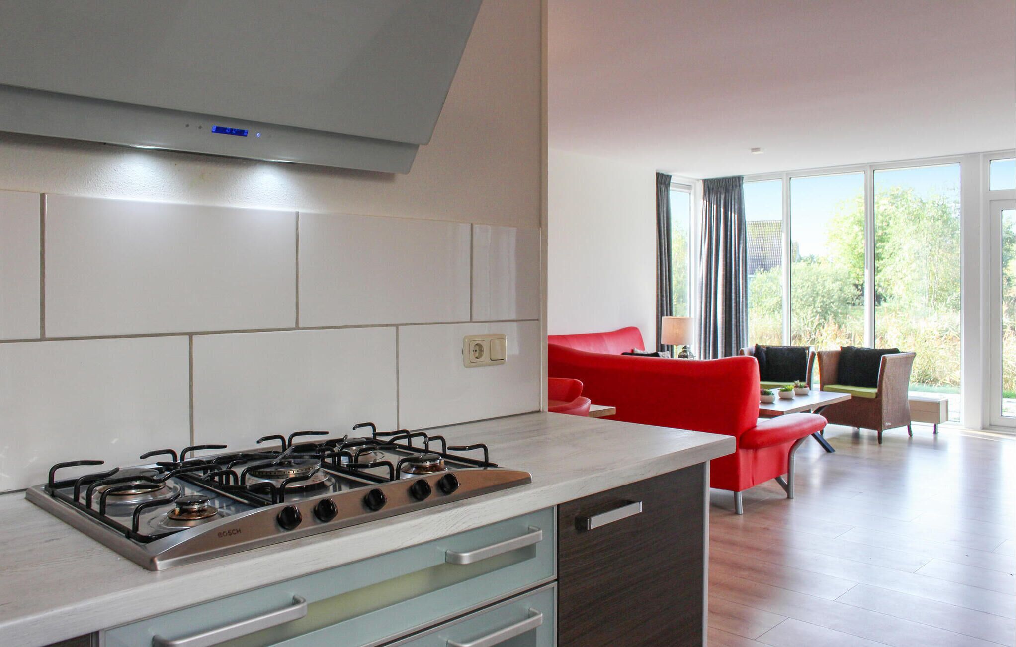 Geladeira, micro-ondas, cooktop, lava-louças