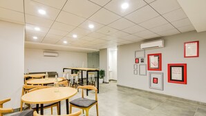 Restaurant - OYO Townhouse 184 Sector 57 (Gurugram)