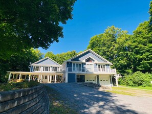 Exterior - Nature Escape guesthouse, minutes from Ottawa, in heart of the Gatineau Park (Chelsea)