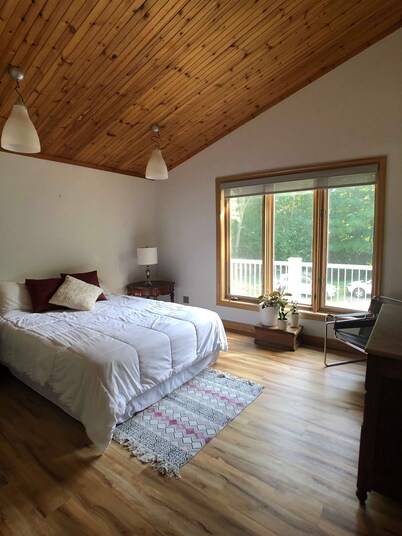 Nature Escape guesthouse, minutes from Ottawa, in heart of the Gatineau Park