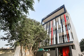 Exterior - OYO Townhouse 260 Malibu Town (Gurugram)