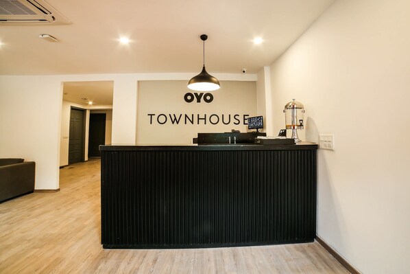 Lobby - OYO Townhouse 260 Malibu Town (Gurugram)