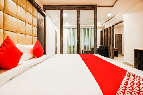 OYO 35487 Hotel Meena Grand