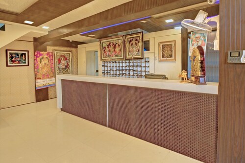 OYO 29573 Santoshi Hometel