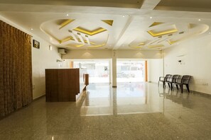 Lobby - Collection O 36438 Zion International (Ootacamund)