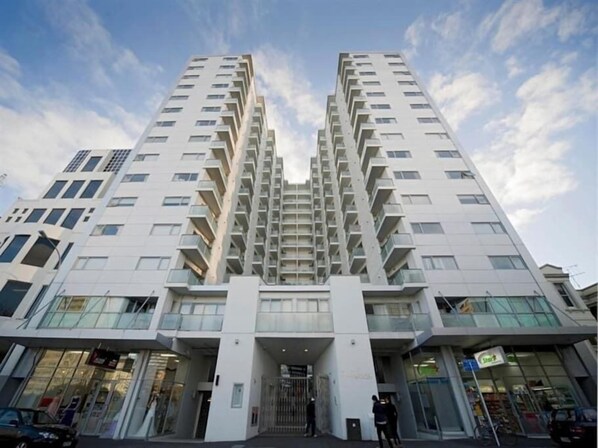 Front of property - Federal Apartments (Auckland)