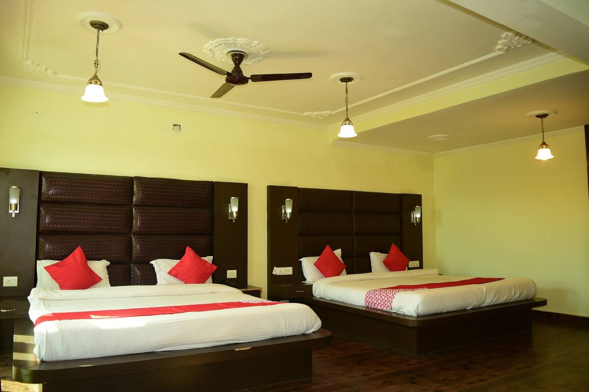 Standard Double Room | Laptop workspace, free WiFi, bed sheets