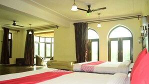 Laptop workspace, free WiFi, bed sheets - Capital O 3734 Hotel Naqash Residency (Srinagar)