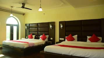 Standard Double Room | Laptop workspace, free WiFi, bed sheets