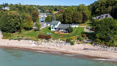Bayfield Lakefront Retreat • Sunset Hot Tub • Sleeps 10