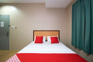 Desk, soundproofing, free WiFi, bed sheets - Hotel O Hotel Oriental (Kota Kinabalu)