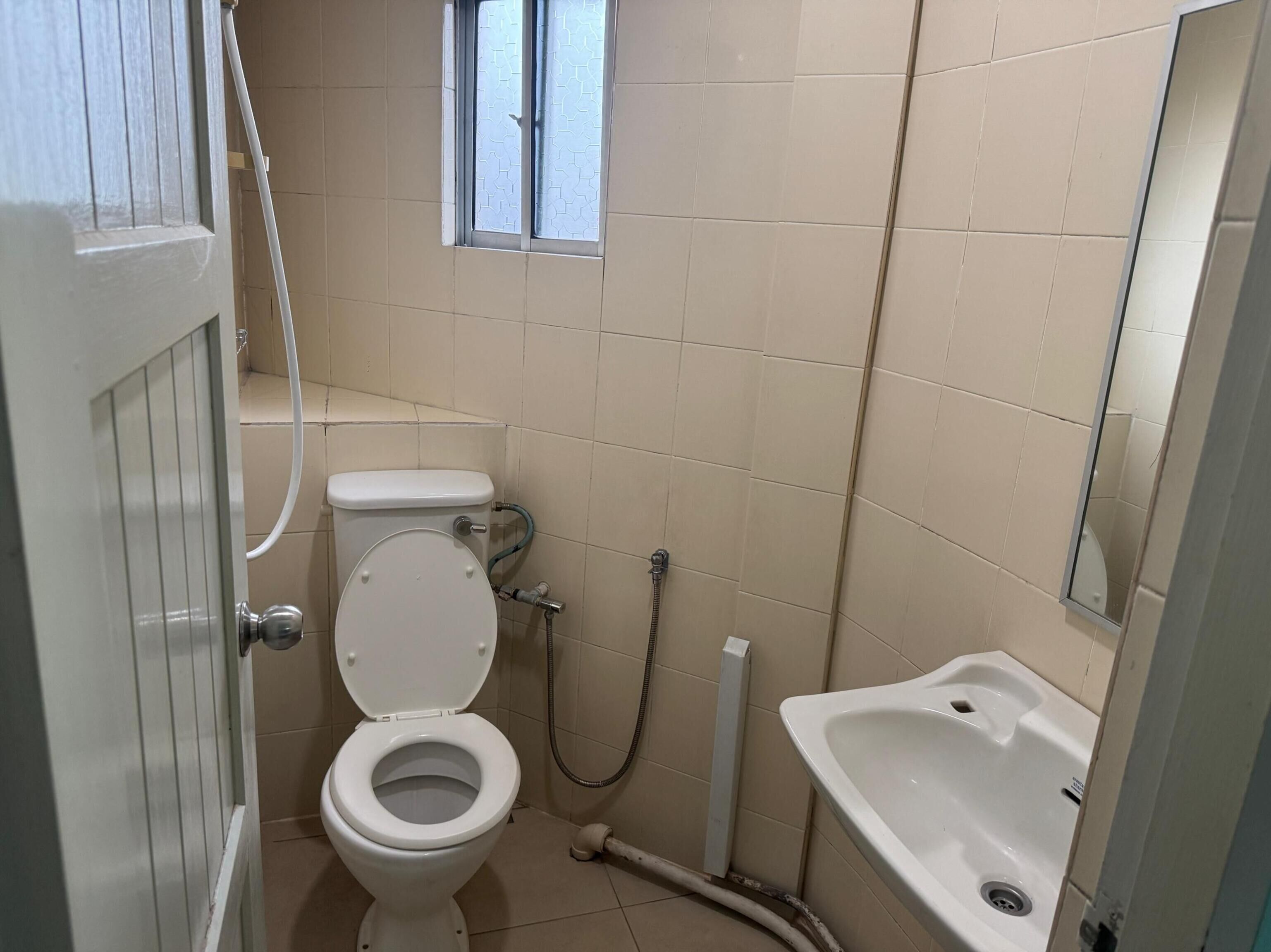 Quarto família, 2 camas de casal | Banheiro | Chuveiro, bidê, toalhas de banho 